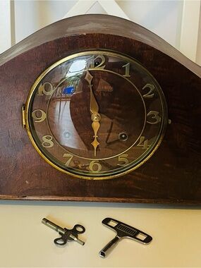 Antique New Haven Cathedral Gong Mantel Clock – Runs & Strikes – Original Key